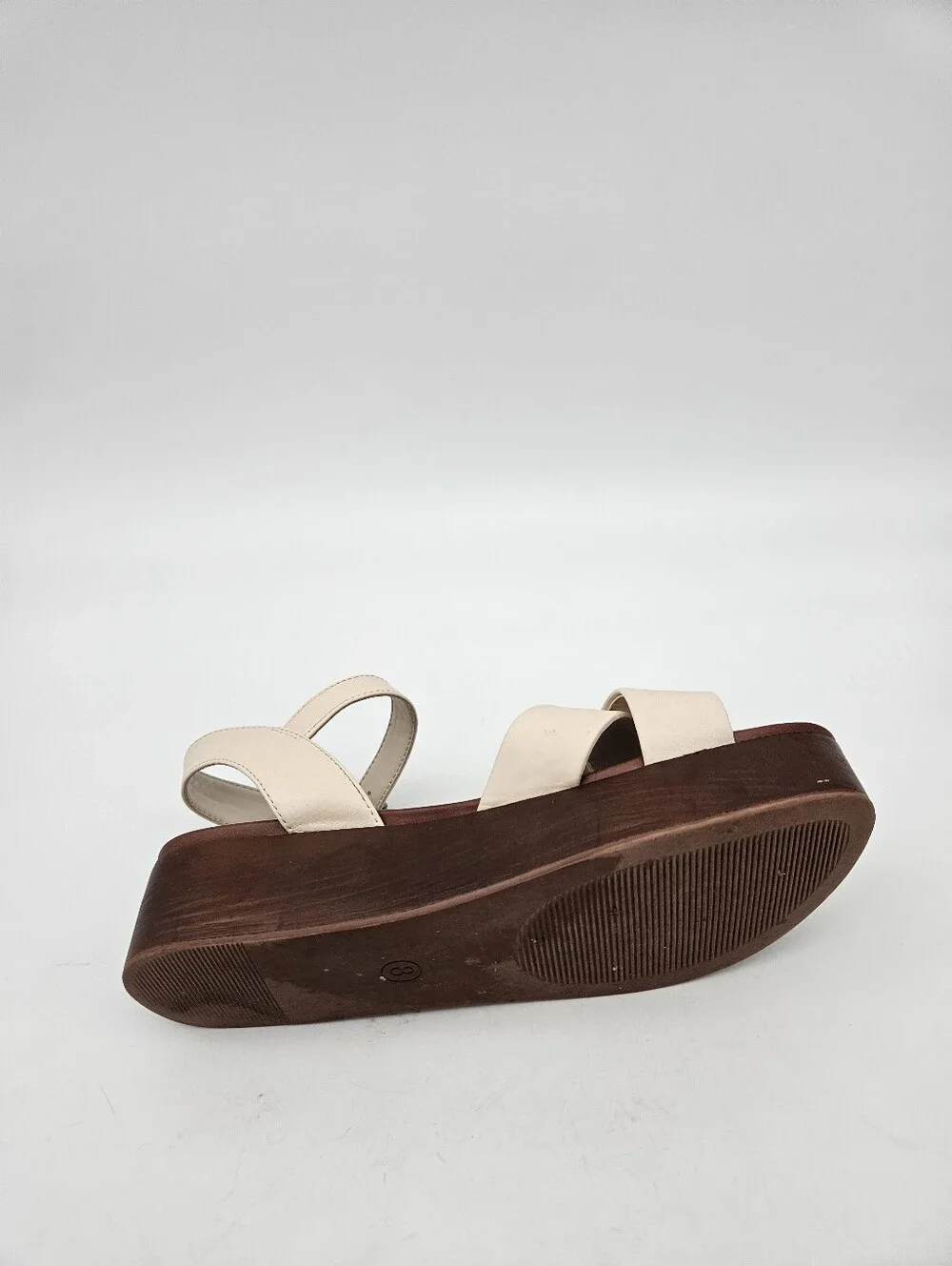Universal Thread Billi Faux Leather Wood Bottom Crossband Platform Pumps 8